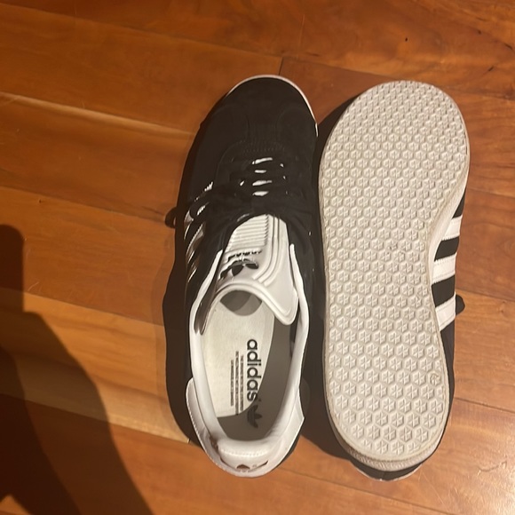 Black and white Gazelle Adidas - Picture 4 of 4